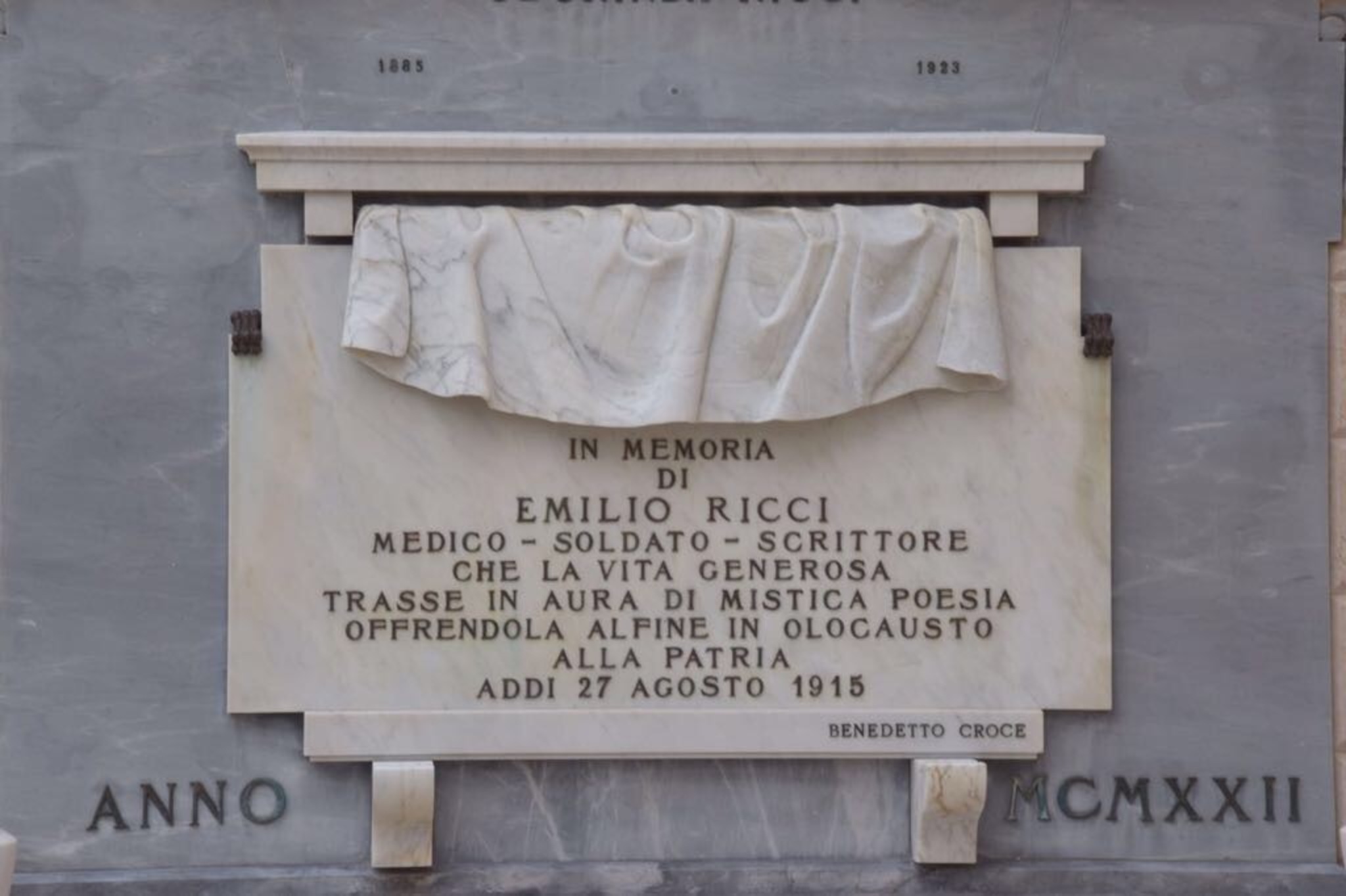 Emilio Ricci's tomb (2).jpg
